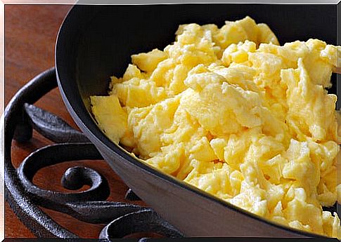 Eat scrambled eggs.