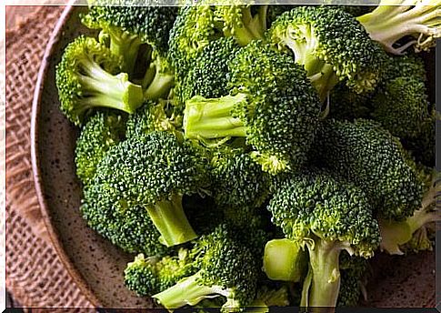 broccoli is low in carbohydrates