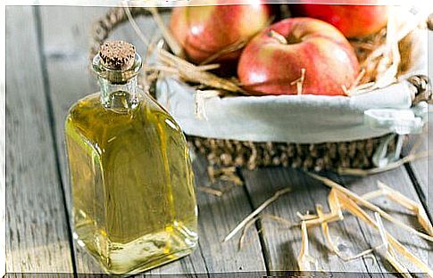 Apple vinegar against insects.