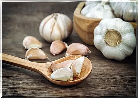 Garlic for the natural production of collagen.