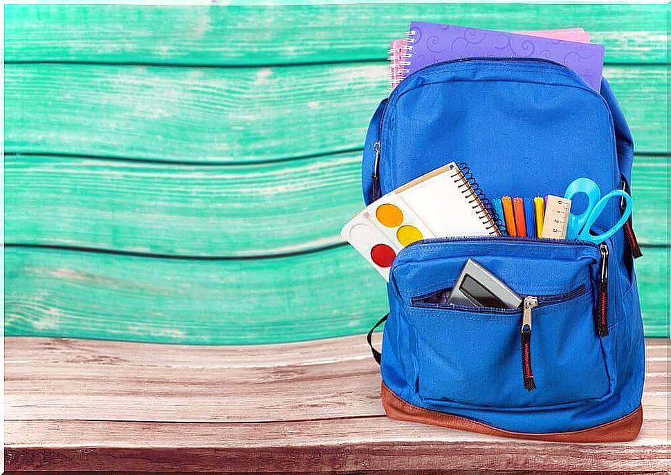 motivate your child to study after the holidays: make him participate in the purchase of school supplies