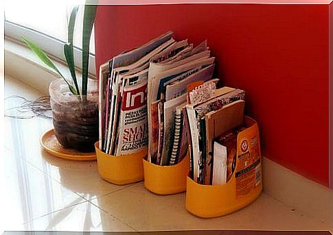 magazine rack in recycled plastic packaging