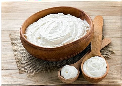 Mask with natural yoghurt for the pores.