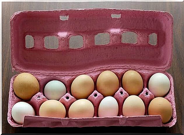 A box with twelve eggs. 