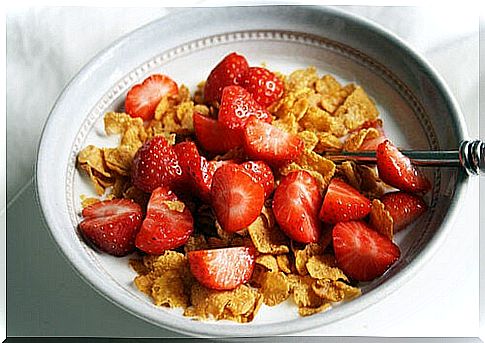 Cereals and strawberries for your breakfast.