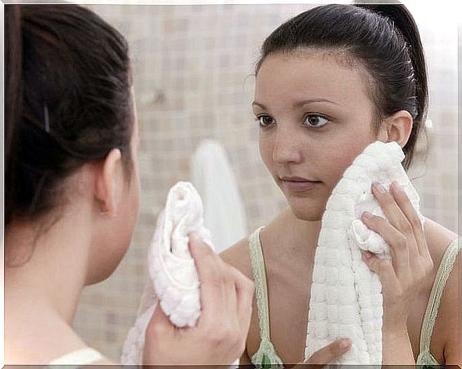 washing your face to avoid blackheads