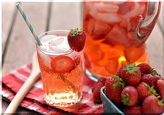 Strawberry water preparation.